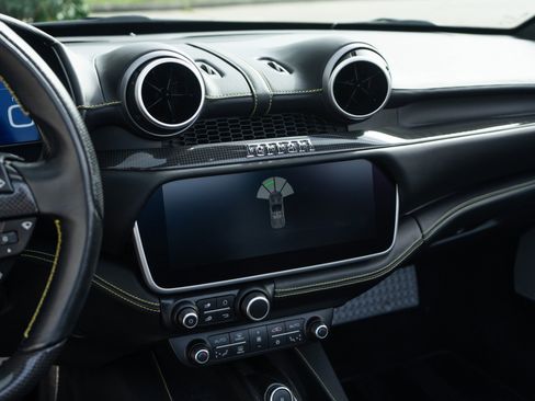 Used 2020 Ferrari Portofino image 22