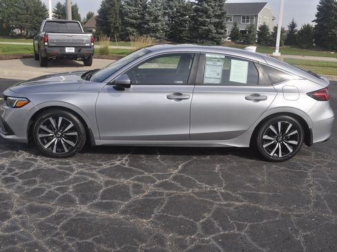 Used 2023 Honda Civic EX-L image 4