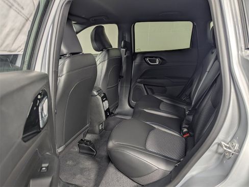 New 2026 Jeep Compass Latitude image 25