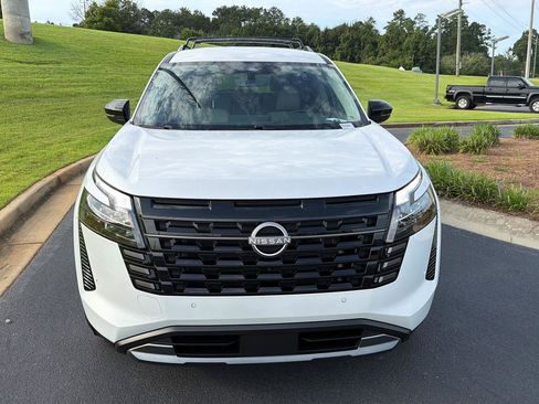 New 2026 Nissan Pathfinder SL FWD image 9