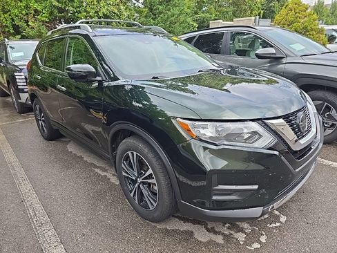 Used 2020 Nissan Rogue SV w/ Premium Package FWD image 2