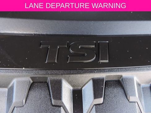 Used 2018 Volkswagen Tiguan SEL Premium FWD image 17