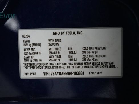 Used 2024 Tesla Model Y Long Range AWD/4WD image 31