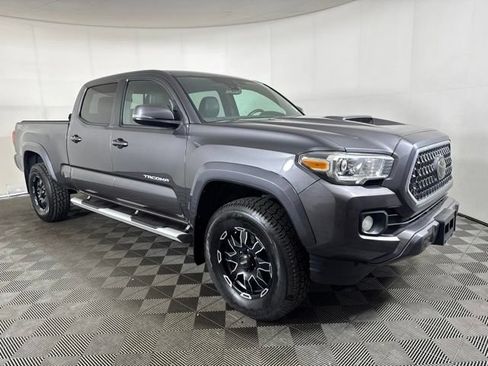 Used 2018 Toyota Tacoma TRD Sport AWD/4WD image 1