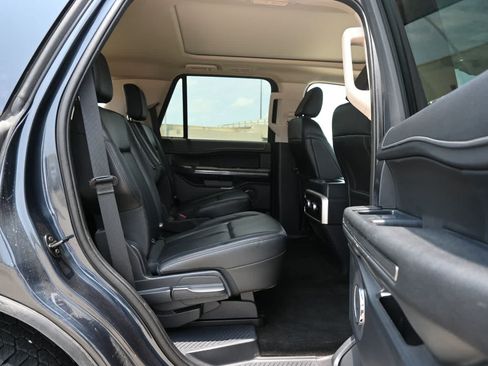 Used 2022 Ford Expedition XLT RWD image 21