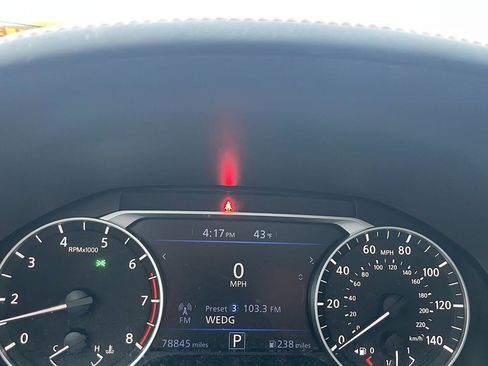 Used 2019 Nissan Altima 2.5 SR w/ SR Premium Package image 10