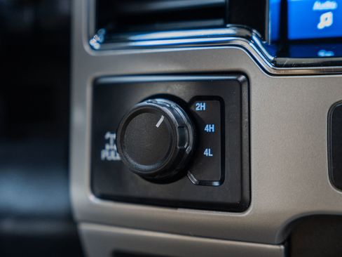 Used 2022 Ford F350 Lariat w/ Chrome Package image 31