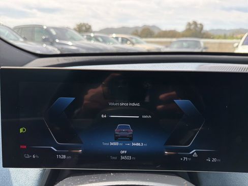 Used 2024 BMW iX xDrive50 w/ Premium Package image 7