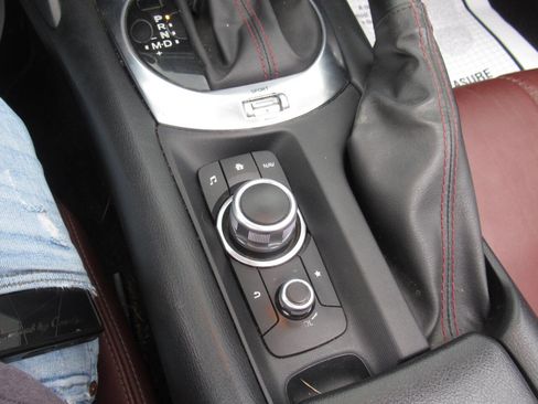 Used 2019 MAZDA MX-5 Miata RF Grand Touring RWD image 19