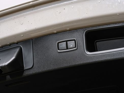 Used 2023 Porsche Macan AWD/4WD image 60
