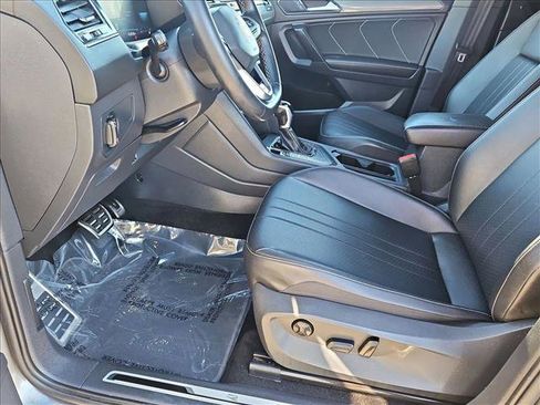 Used 2023 Volkswagen Tiguan SE R-Line image 16