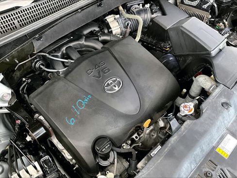 Used 2019 Toyota Highlander XLE FWD image 33