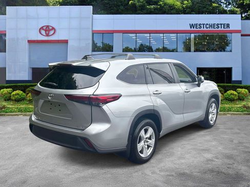 Used 2023 Toyota Highlander LE AWD/4WD image 7
