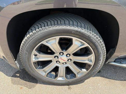 Used 2017 GMC Yukon XL SLE w/ Convenience Package AWD/4WD image 29