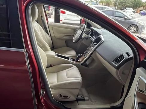 Used 2015 Volvo XC60 T5 Premier w/ Proximity Package FWD image 5