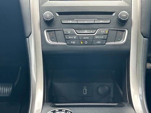 Used 2017 Ford Fusion SE w/ Fusion SE Technology Package FWD image 36