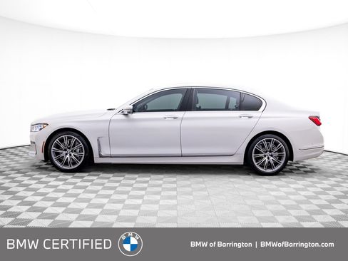 Certified 2022 BMW 750i xDrive AWD/4WD image 2