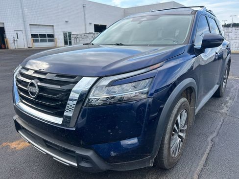 Used 2023 Nissan Pathfinder SL FWD image 1