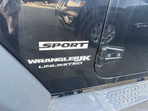 Used 2018 Jeep Wrangler Unlimited Sport S AWD/4WD image 19