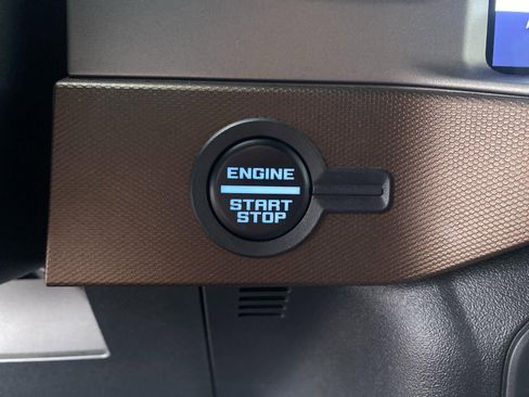 Used 2023 Ford Bronco Outer Banks image 9