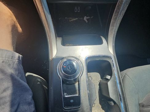 Used 2019 Ford Fusion SE FWD image 17
