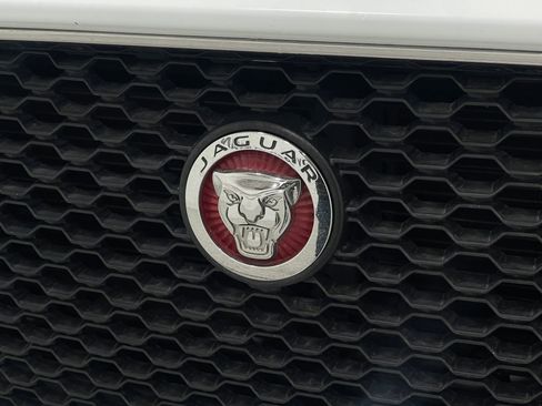 Used 2017 Jaguar F-PACE Prestige image 39