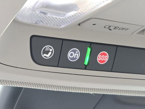 Used 2022 Cadillac XT4 Luxury w/ Cold Weather Package image 16