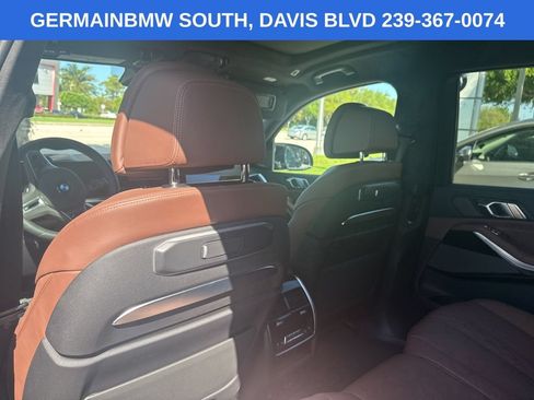 Used 2025 BMW X7 M60i AWD/4WD image 34