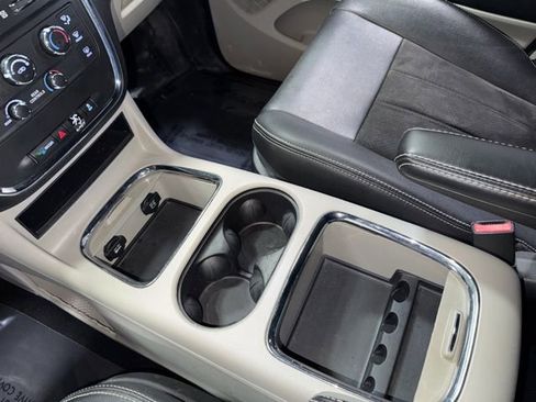 Used 2019 Dodge Grand Caravan SXT FWD image 20