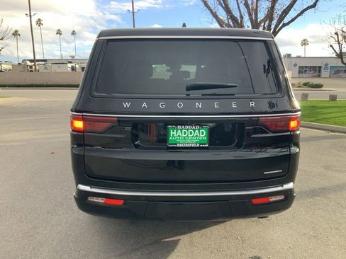 Used 2024 Jeep Wagoneer L Series II w/ Flexible Seating Group image 4