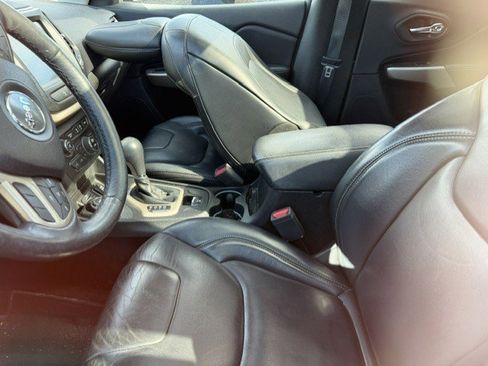 Used 2017 Jeep Cherokee Limited w/ Trailer Tow Group AWD/4WD image 7