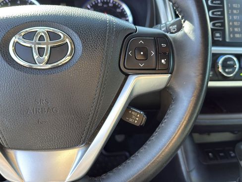 Used 2015 Toyota Highlander Limited image 16