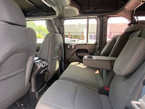 Used 2024 Jeep Wrangler Unlimited w/ Convenience Group image 21