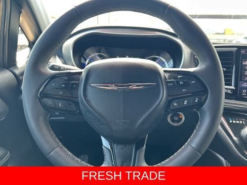 Used 2024 Chrysler Pacifica Premium FWD image 23