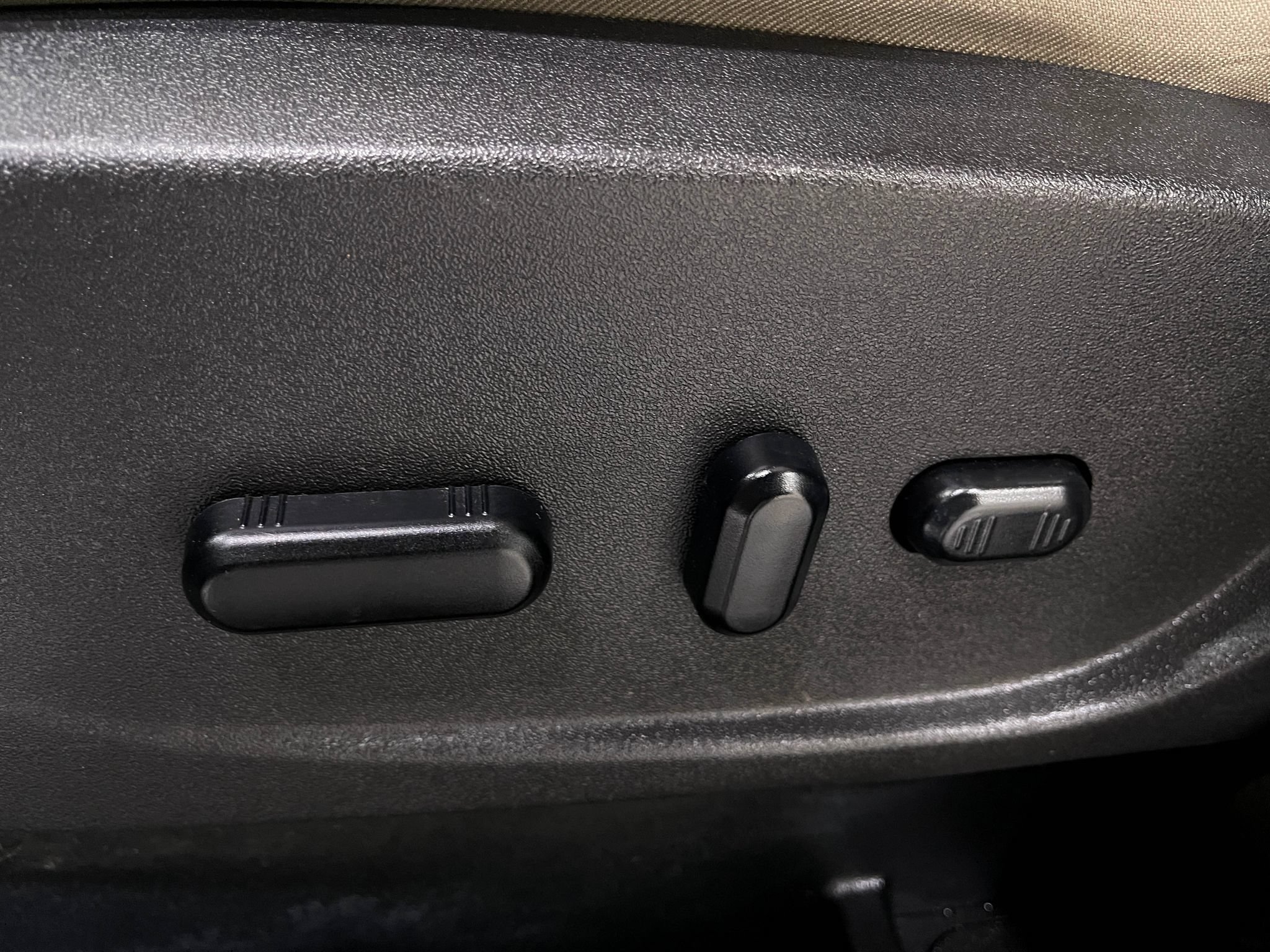 Used 2019 Ford Escape Titanium FWD image 17