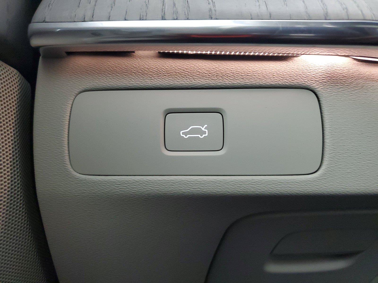 Certified 2024 Volvo XC90 B6 Ultimate w/ Protection Package Premier AWD/4WD image 35