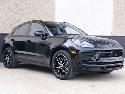 Used 2022 Porsche Macan w/ Premium Package Plus AWD/4WD image 4
