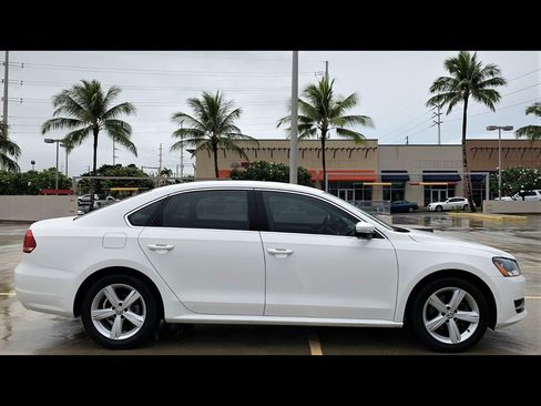 Used 2013 Volkswagen Passat 2.5 SE FWD image 4