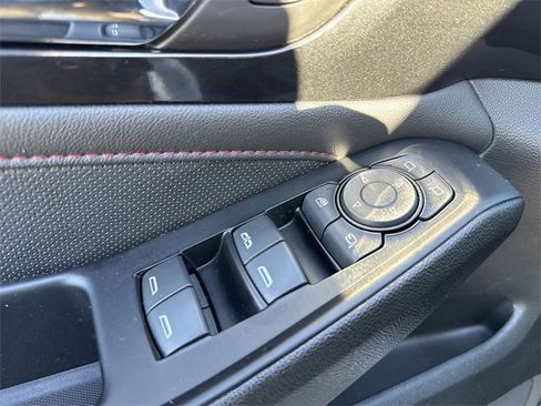 Used 2023 Chevrolet Traverse RS image 10