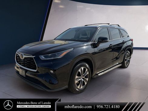 Used 2021 Toyota Highlander XLE image 1