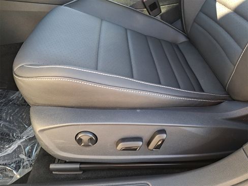 Used 2022 Volkswagen Jetta SE image 28