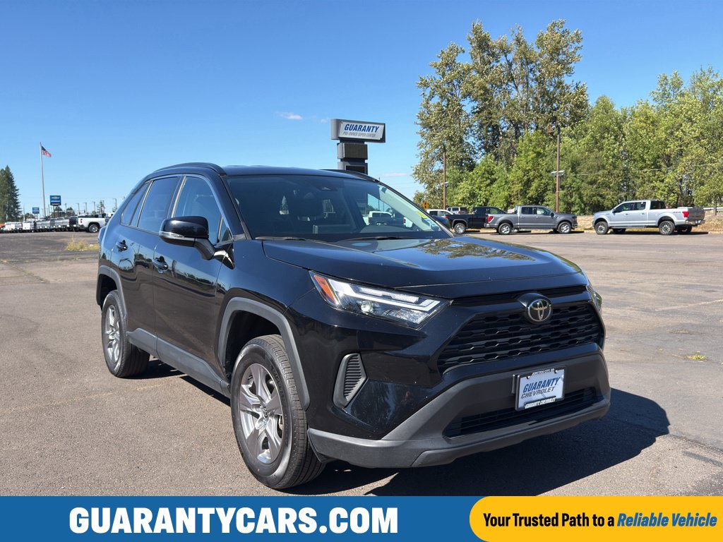 Used 2025 Toyota RAV4 XLE FWD image 1