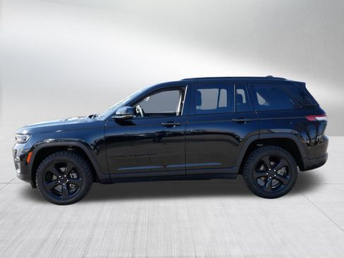 Used 2023 Jeep Grand Cherokee Limited w/ Black Appearance Package image 4