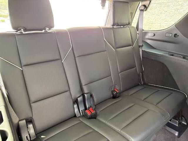 Certified 2025 Cadillac Escalade Premium Luxury w/ LPO, Floor Liner Package AWD/4WD image 18