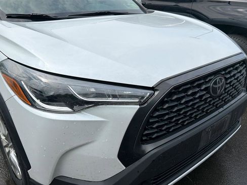 Used 2022 Toyota Corolla Cross LE w/ Moonroof Package AWD/4WD image 4