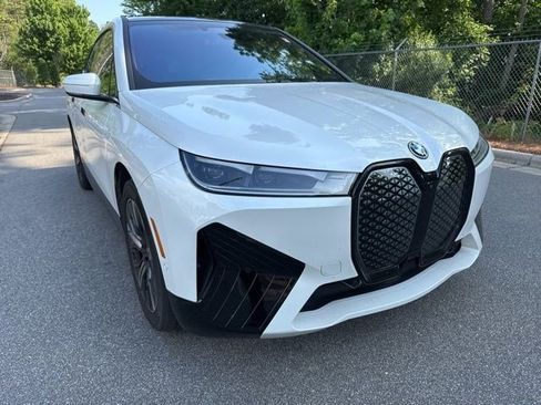 Used 2024 BMW iX xDrive50 w/ Premium Package AWD/4WD image 5