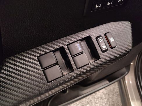 Used 2015 Toyota RAV4 Limited image 13