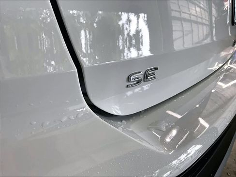 Certified 2025 Volkswagen Taos SE AWD/4WD image 10