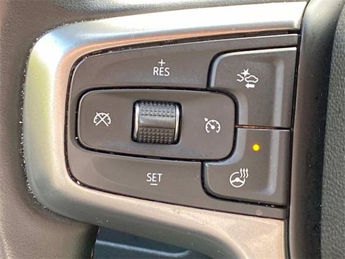 Used 2023 Chevrolet Suburban Premier image 19