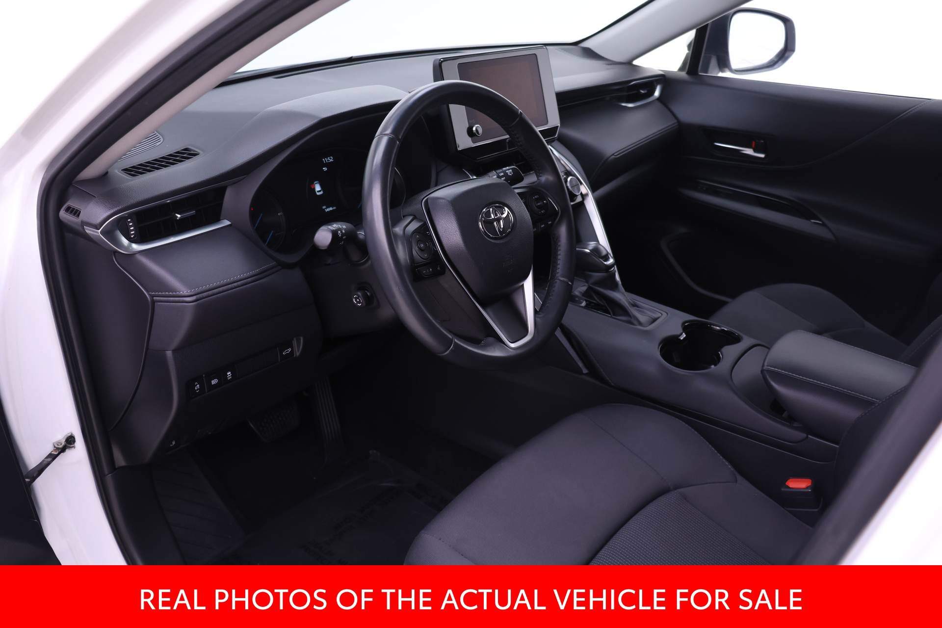 Used 2023 Toyota Venza LE AWD/4WD image 3